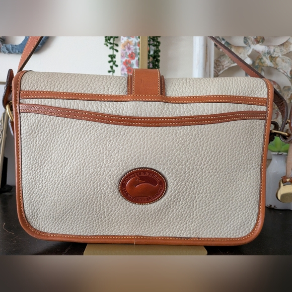 Dooney & Bourke Vintage AWL Bone & British Tan Cavalry Body Bag - Made in USA - Picture 6 of 16